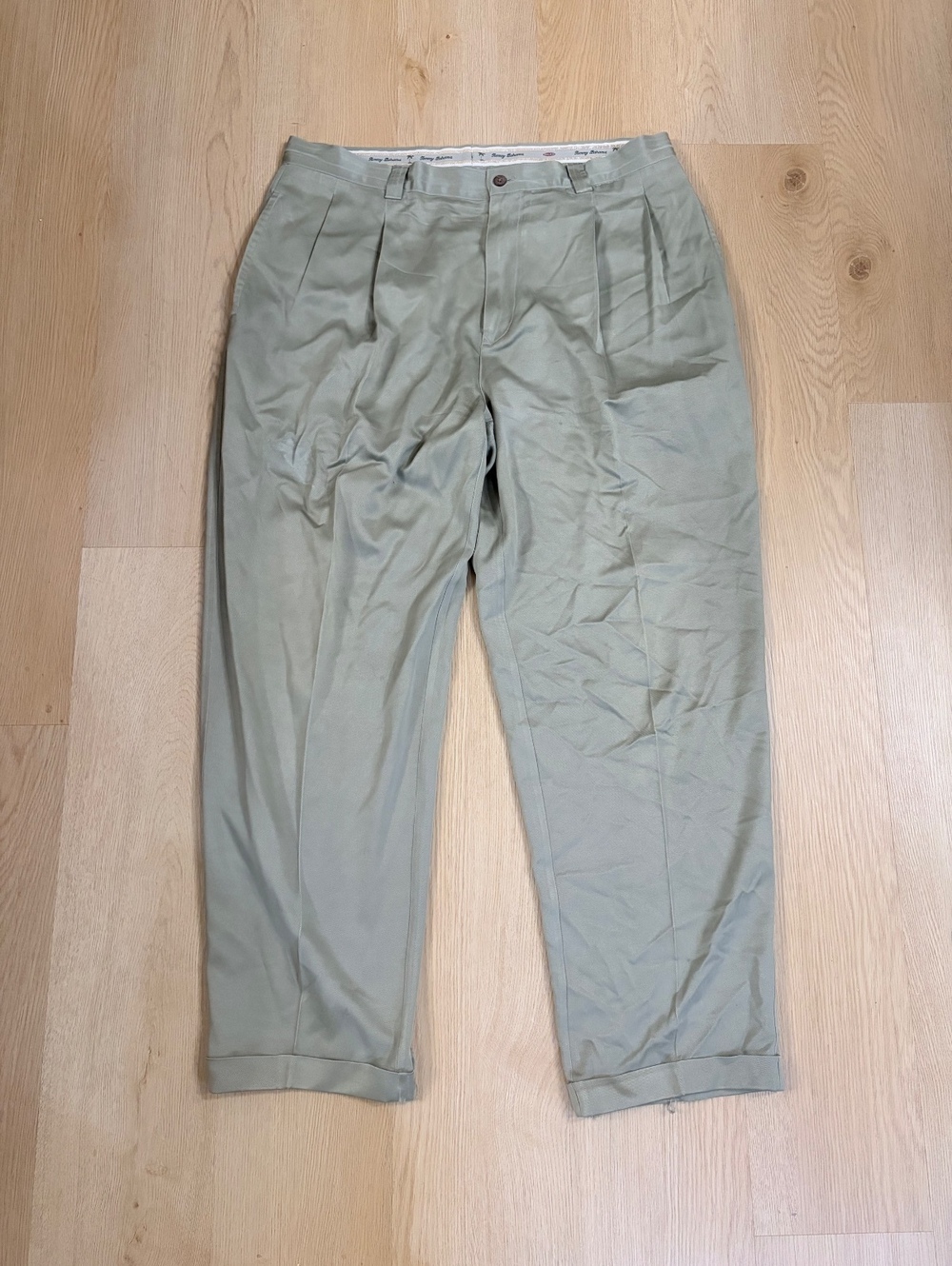 Tommy Bahama Men’s 100% Silk Pleated Pants Size 39 Sage Green Cuffed